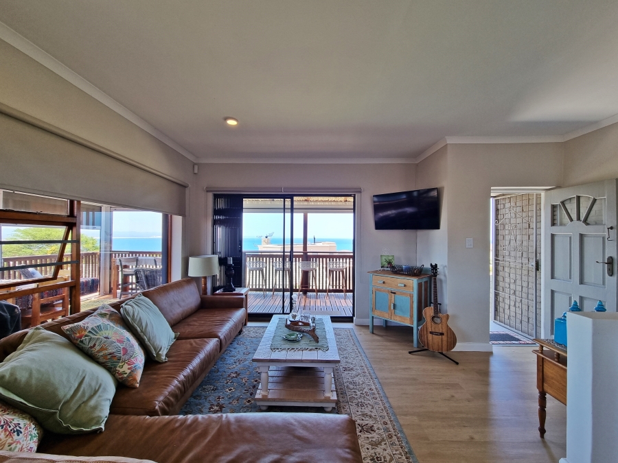 4 Bedroom Property for Sale in Wavecrest Eastern Cape